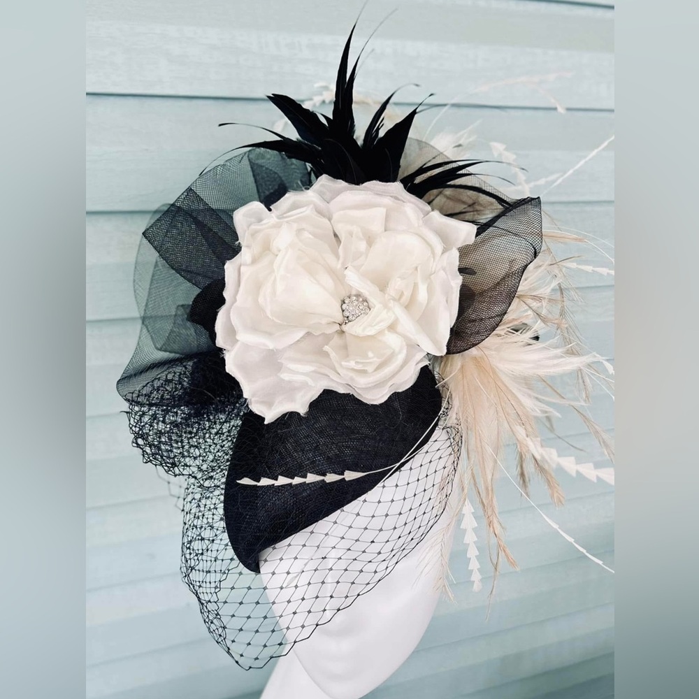 Black and white fascinator. Black and white Kentucky Derby hat. Derby hat.